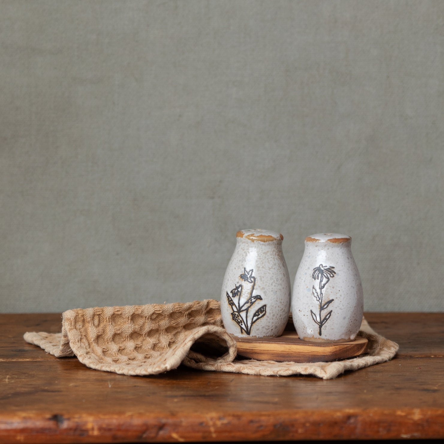 Folklore Salt And Pepper Stoneware With Tray